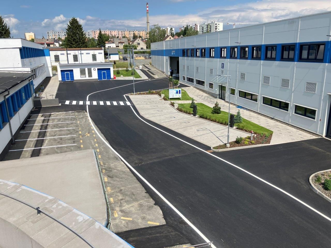 Mobilní drtička RESTA CK4 při drcení stavební suti na stavbě